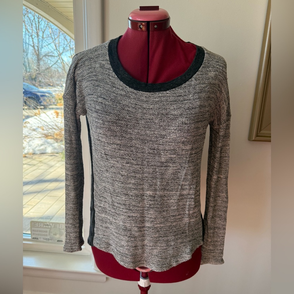 CREW NECK METALLIC CHARCOAL SWEATER